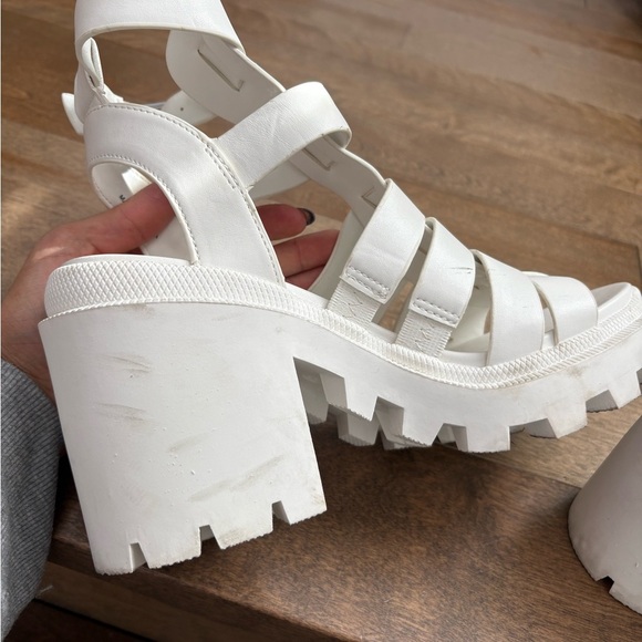 Steve Madden Cosmic White Chunky Sandals - Picture 5 of 8